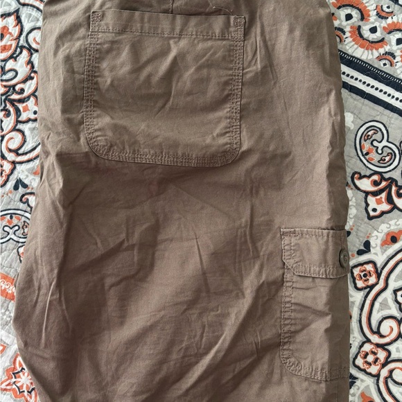 St. John’s Bay Brown Cargo Shorts - Picture 3 of 3